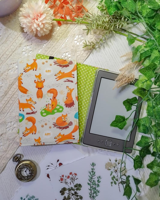 Cover rigida rimovibile per ebook reader Kindle e Kobo "Volpi in autunno"