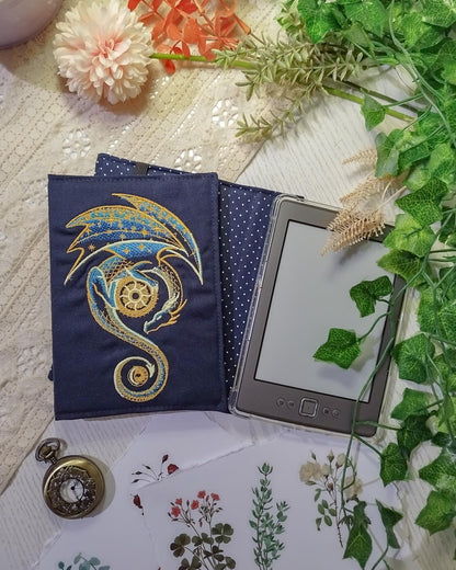 Cover rigida rimovibile ricamata per Kindle e Kobo "Drago e sole celestiale"