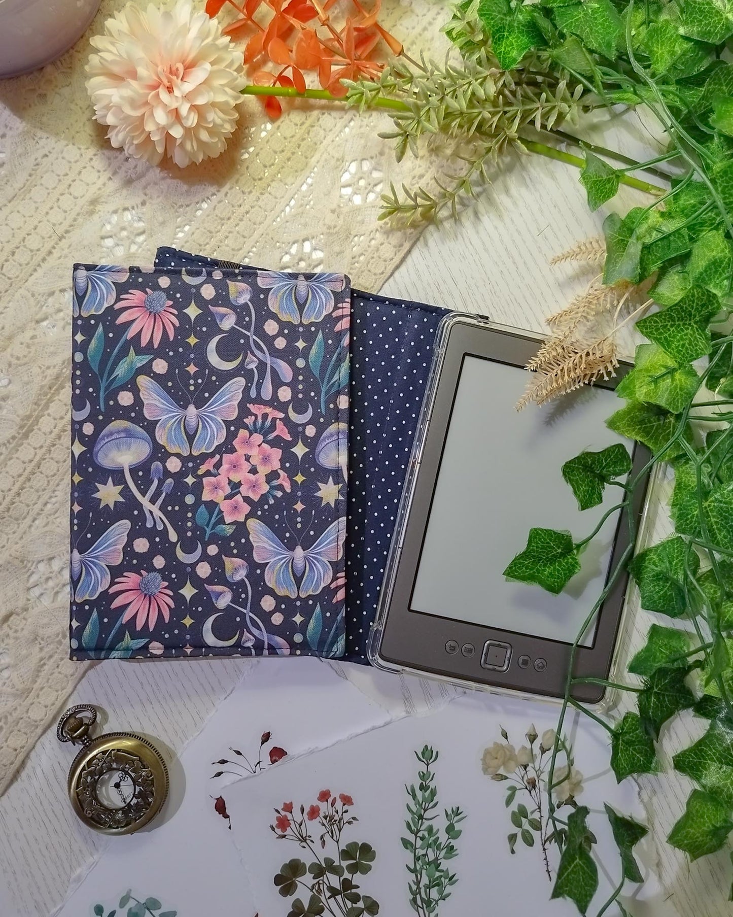 Cover rigida rimovibile per ebook reader Kindle e Kobo "Falene e meduse"