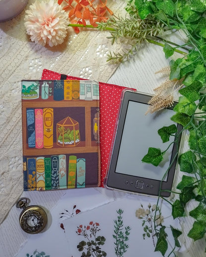 Cover rigida rimovibile per ebook reader Kindle e Kobo "Libri sugli scaffali"