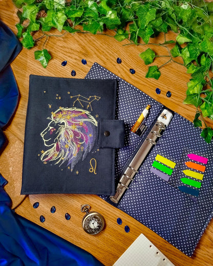 Raccoglitore ad anelli ricamato A5 e A6 "Segni zodiacali leone"