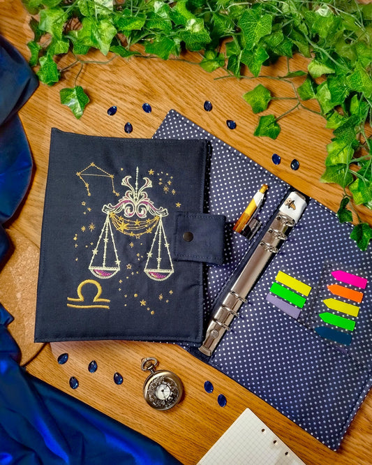 Raccoglitore ad anelli ricamato A5 e A6 "Segni zodiacali bilancia"