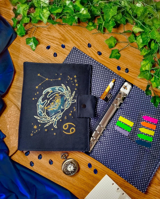 Raccoglitore ad anelli ricamato A5 e A6 "Segni zodiacali cancro"