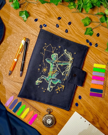 Raccoglitore ad anelli ricamato A5 e A6 "Segni zodiacali sagittario"