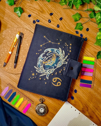 Raccoglitore ad anelli ricamato A5 e A6 "Segni zodiacali cancro"