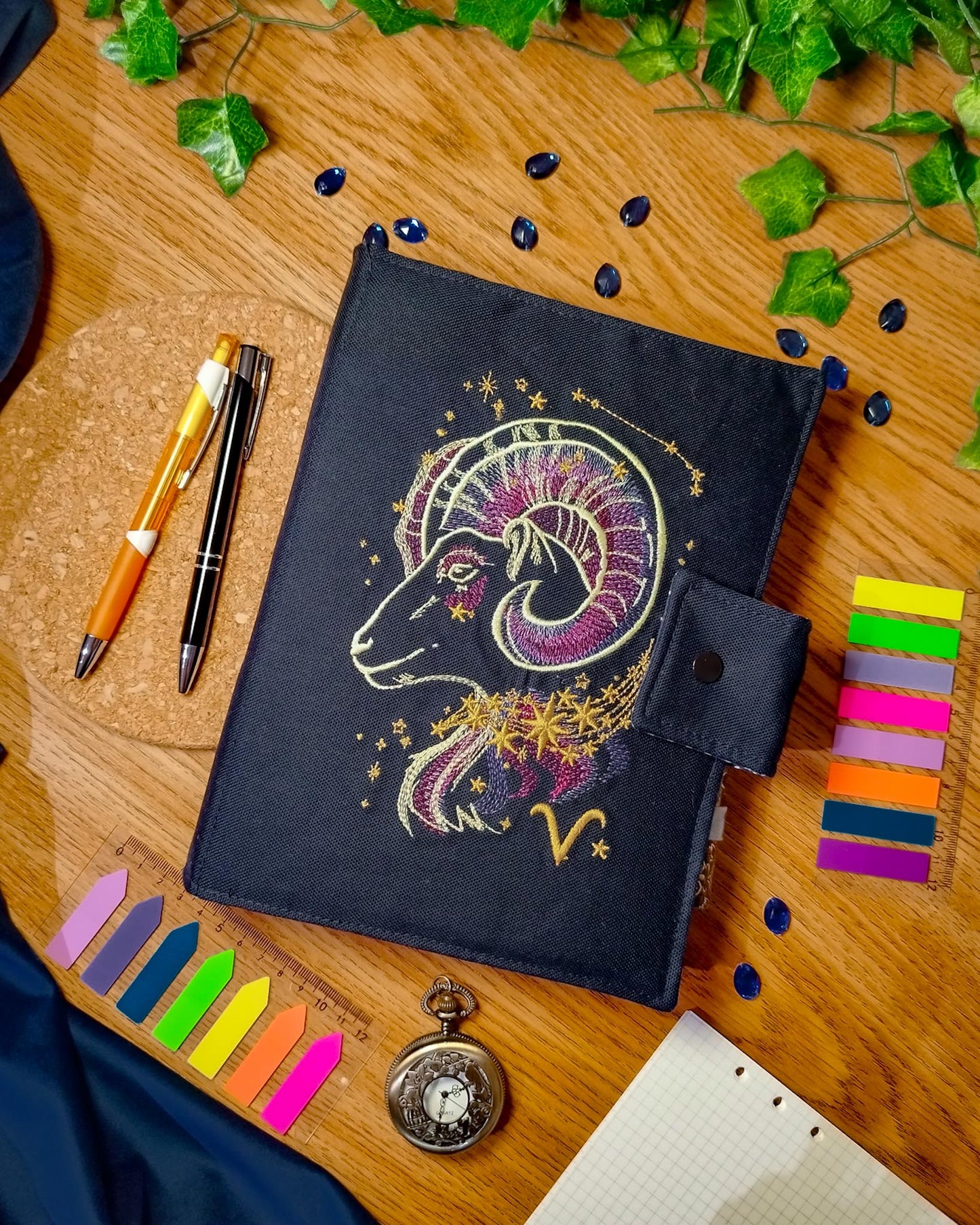 Raccoglitore ad anelli ricamato A5 e A6 "Segni zodiacali ariete"