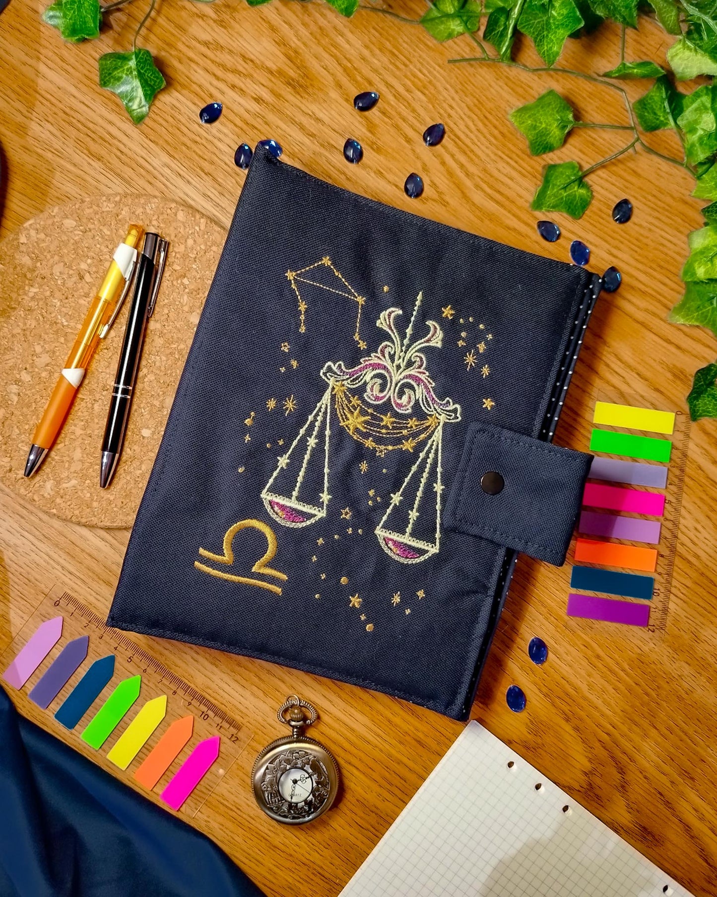Raccoglitore ad anelli ricamato A5 e A6 "Segni zodiacali bilancia"