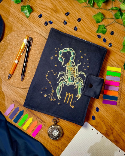 Raccoglitore ad anelli ricamato A5 e A6 "Segni zodiacali scorpione"