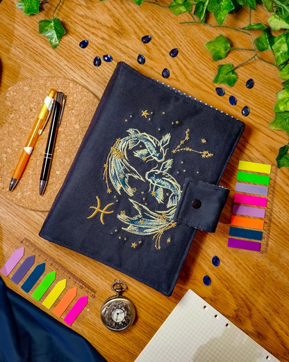 Raccoglitore ad anelli ricamato A5 e A6 "Segni zodiacali pesci"