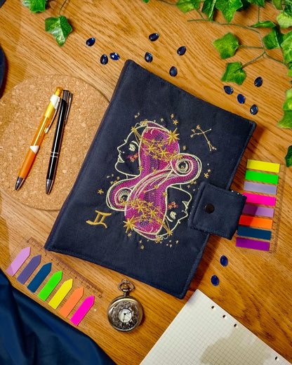 Raccoglitore ad anelli ricamato A5 e A6 "Segni zodiacali gemelli"