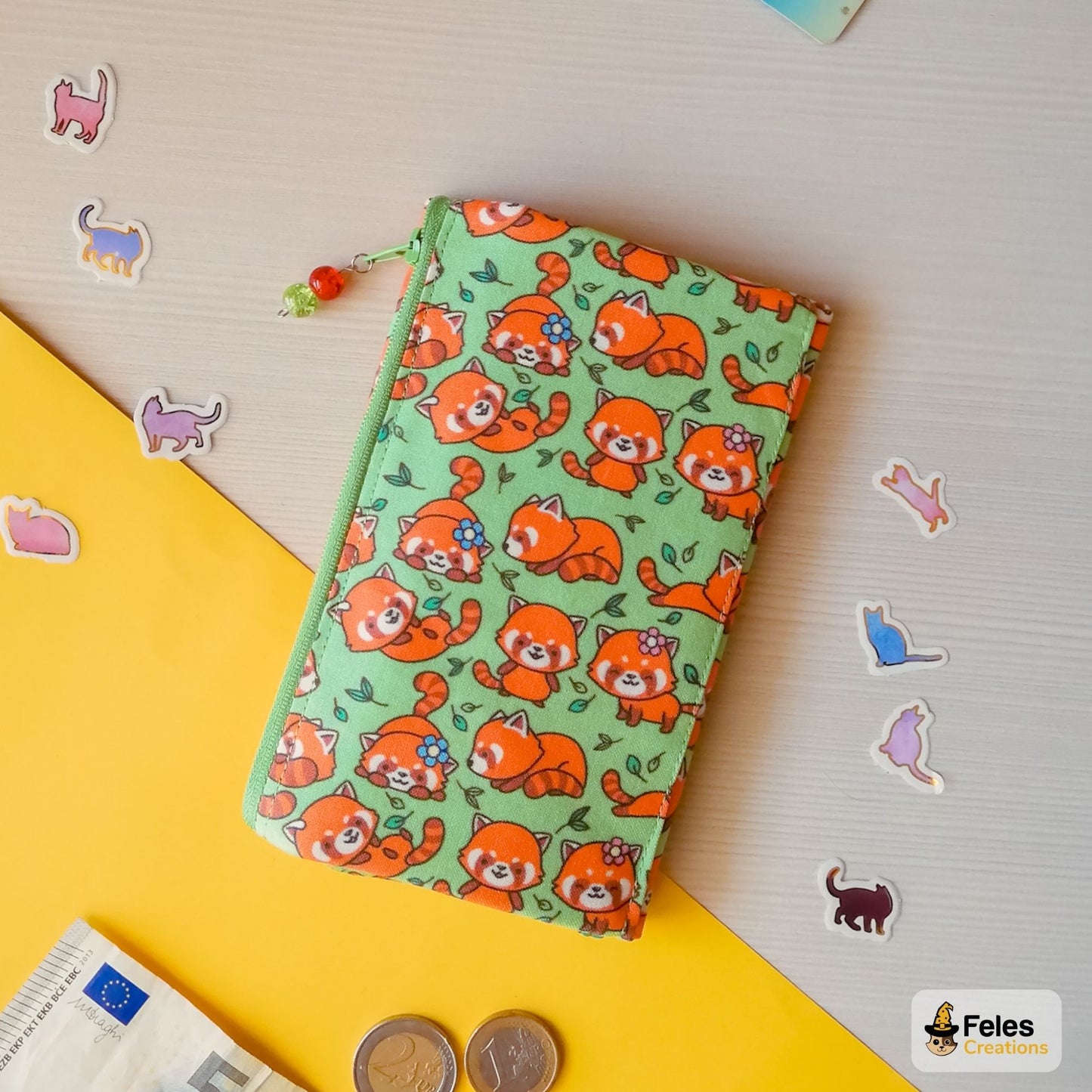 Portafoglio Panda rossi nei prati