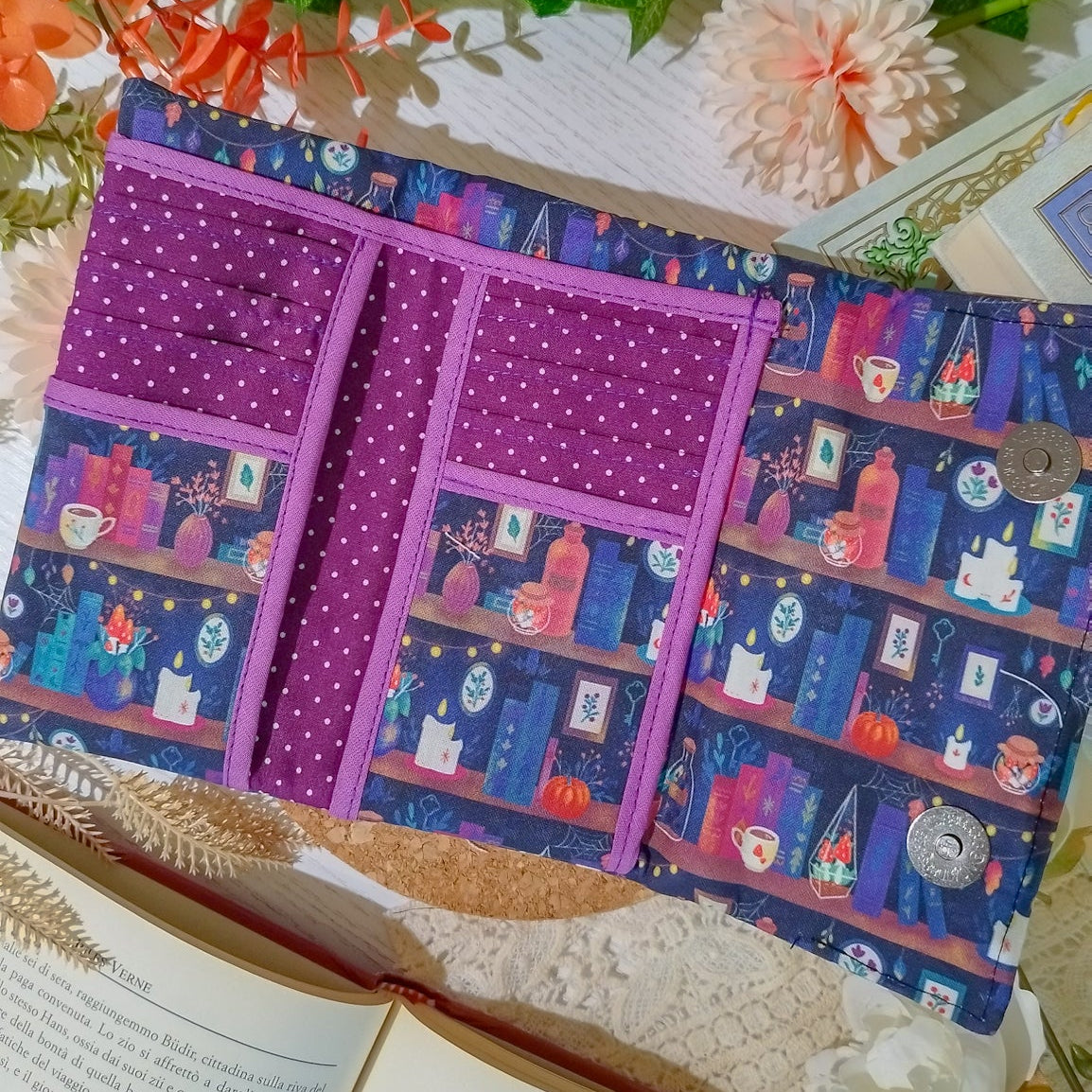 Portafoglio-libri-e-candele-streghe-fronte-aperto