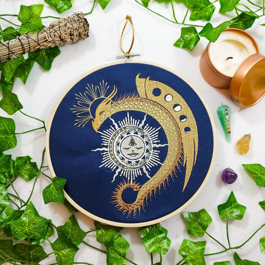 Decoro da parete a tema streghe "Luna e drago"