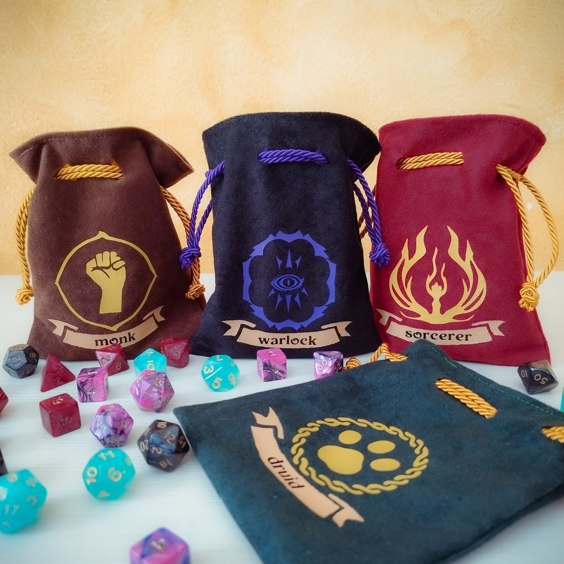 Sacchetto porta dadi classe "Monk" con D20