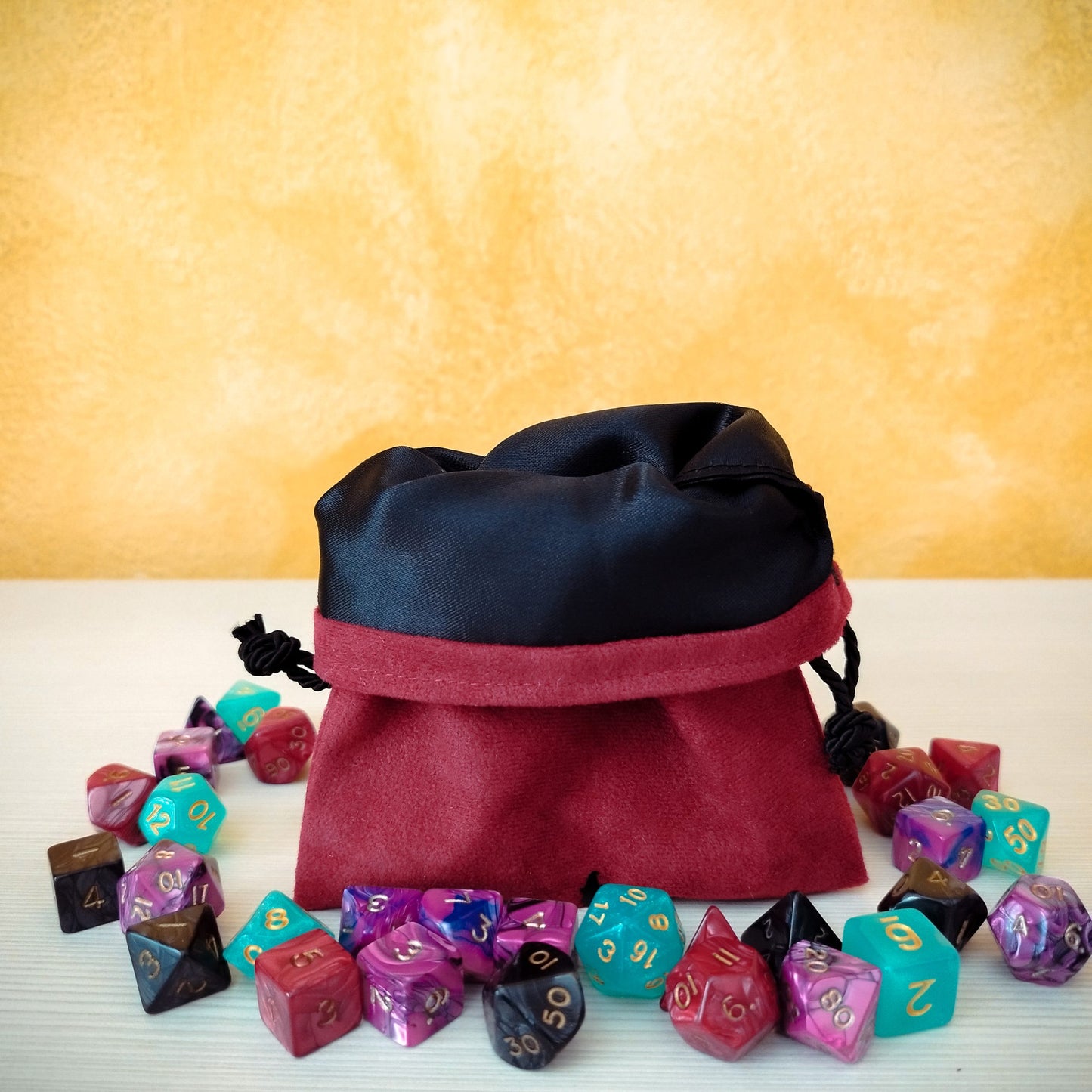 Sacchetto porta dadi classe "Barbarian" con D20