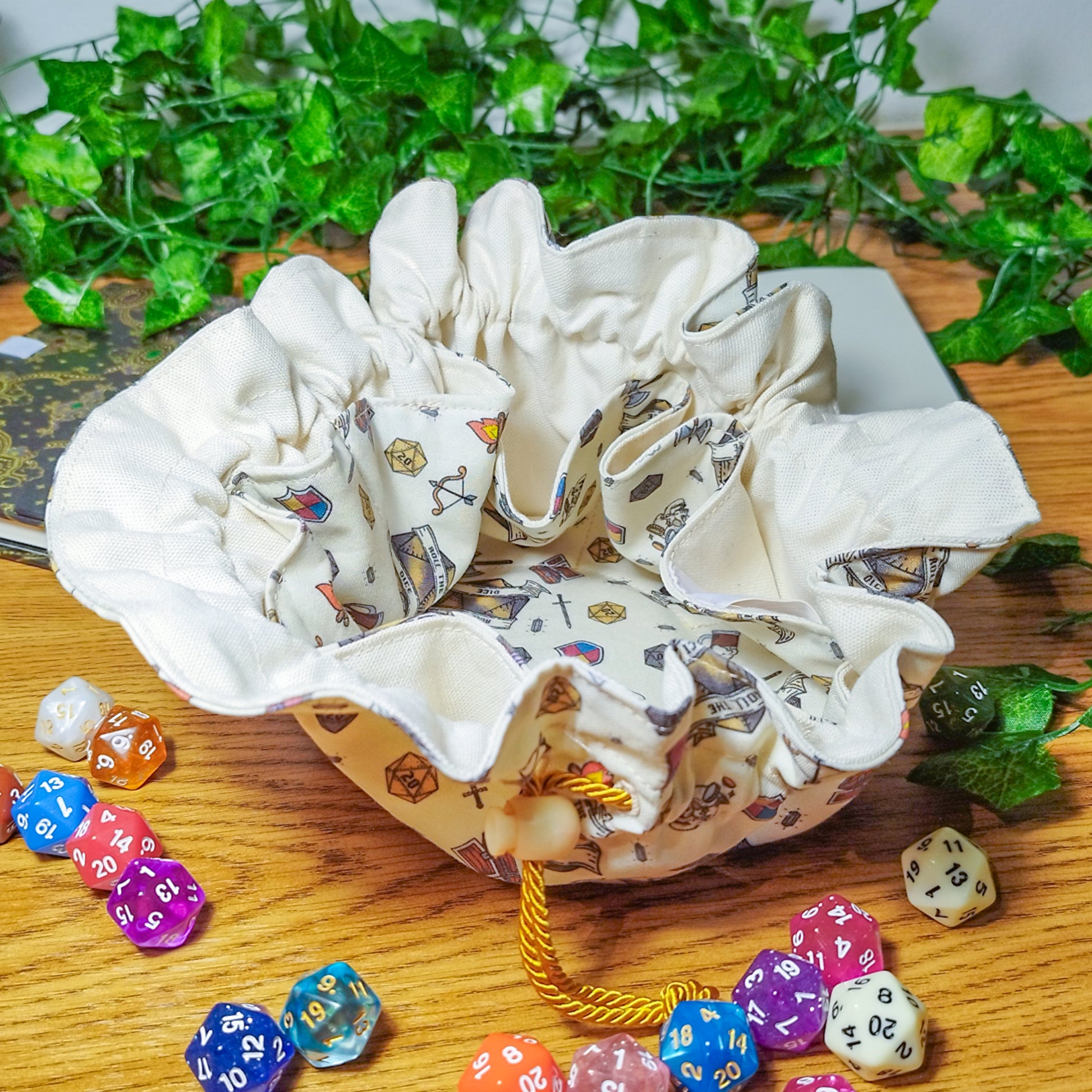 Sacchetto_porta_dadi_tasche_fantasy_gdr_roll_the_dice_