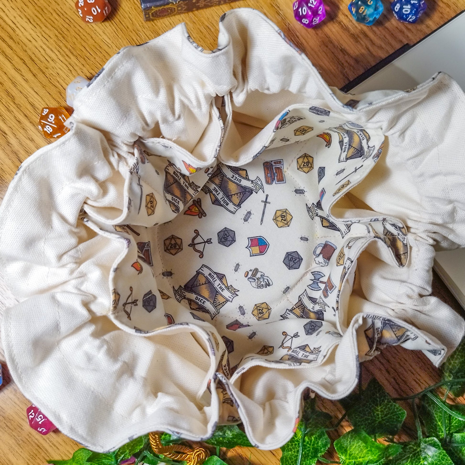 Sacchetto_porta_dadi_tasche_fantasy_gdr_roll_the_dice_