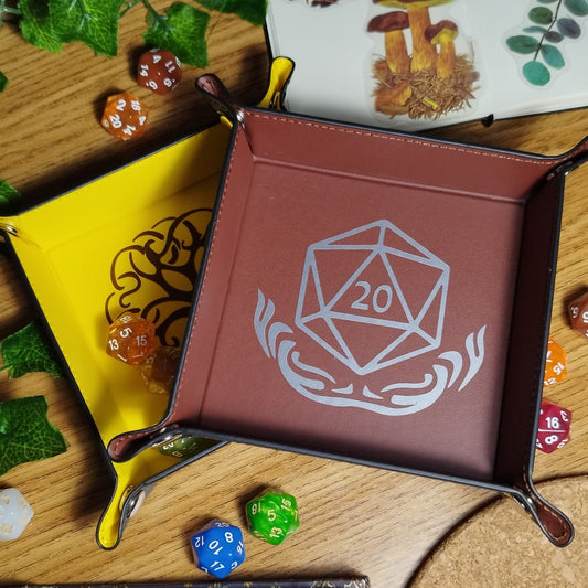 lancia_dadi_in_simil_pelle_decorato