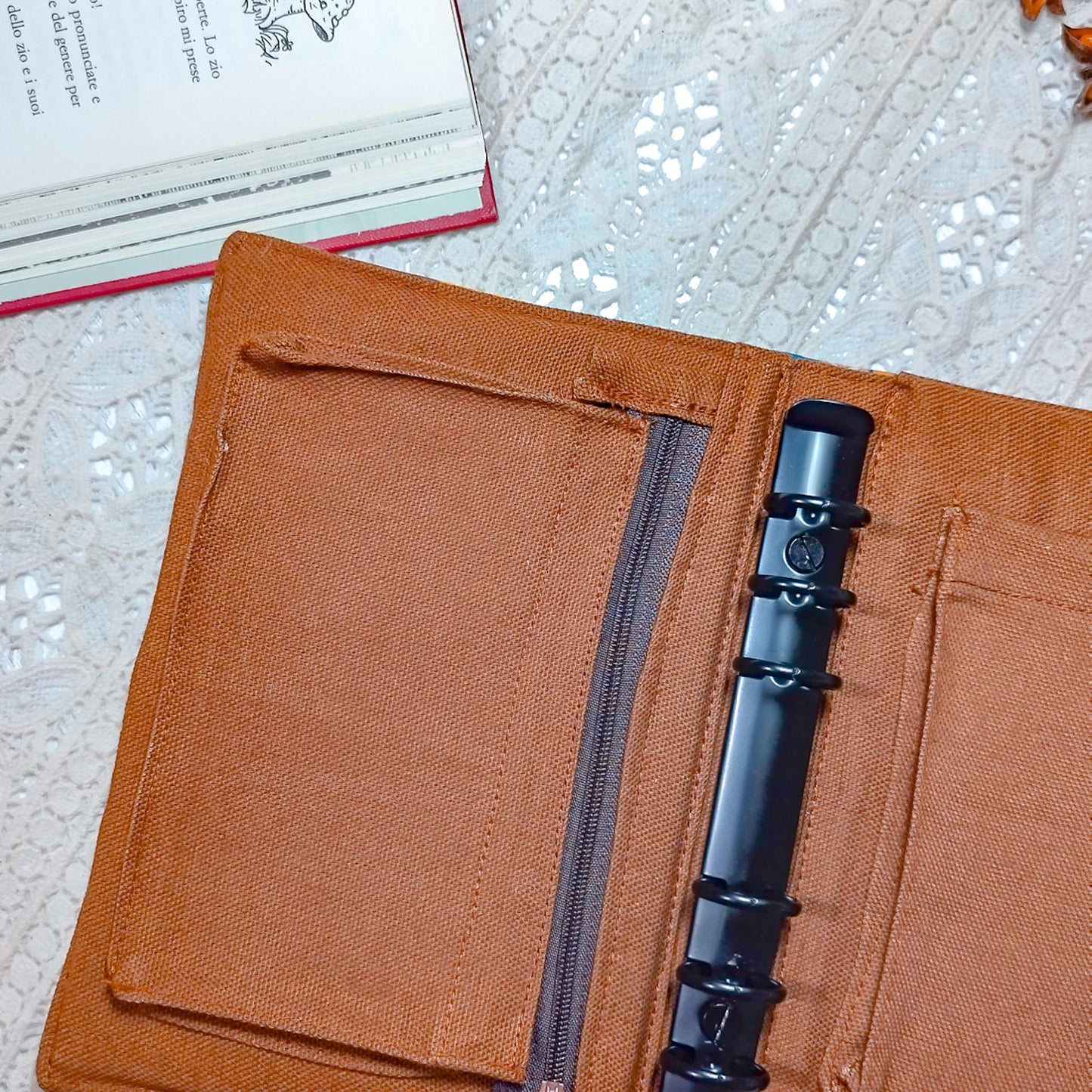 Cover per agenda A6 "Libri sugli scaffali" | Prodotto personalizzato