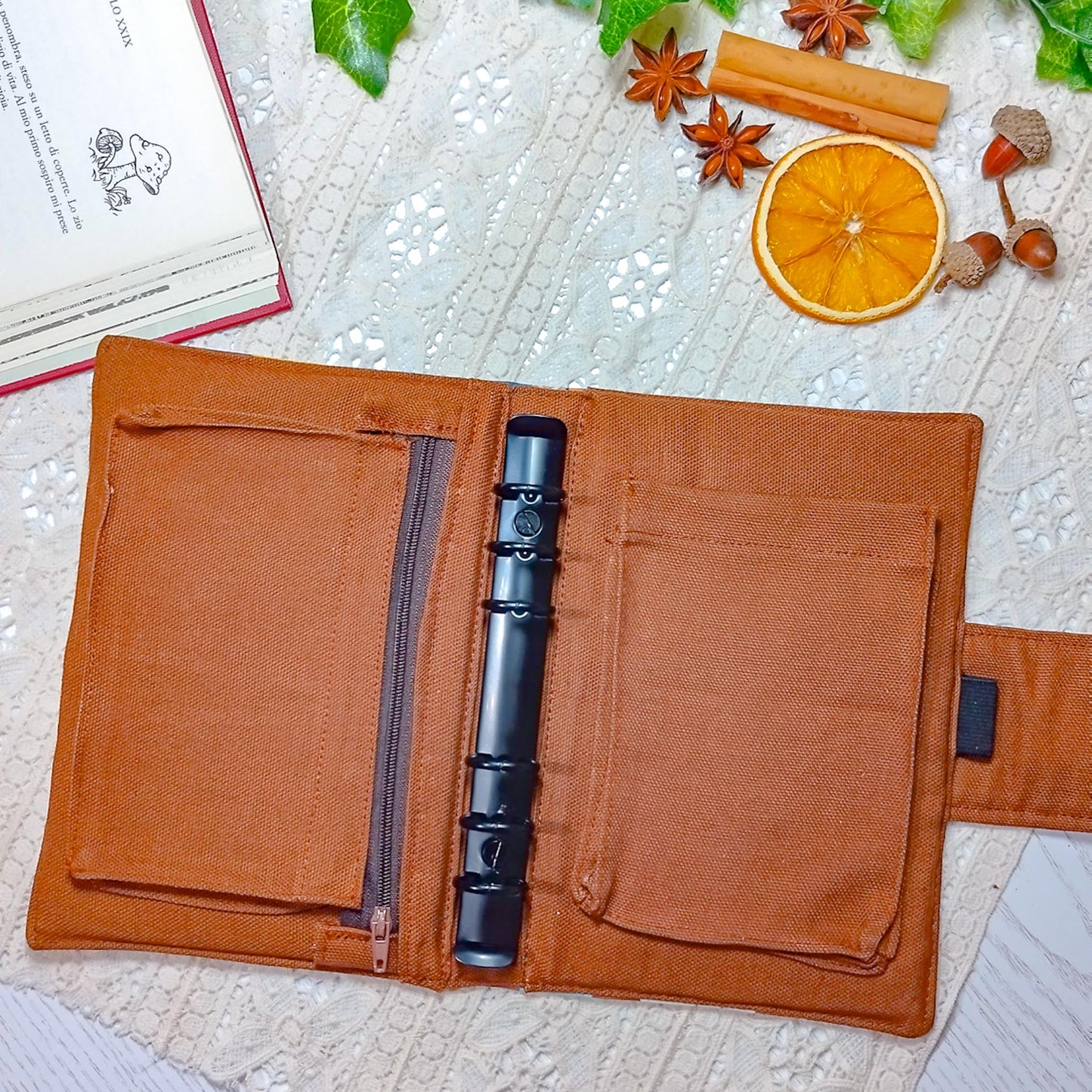 Cover per agenda A6 "Libri sugli scaffali" | Prodotto personalizzato