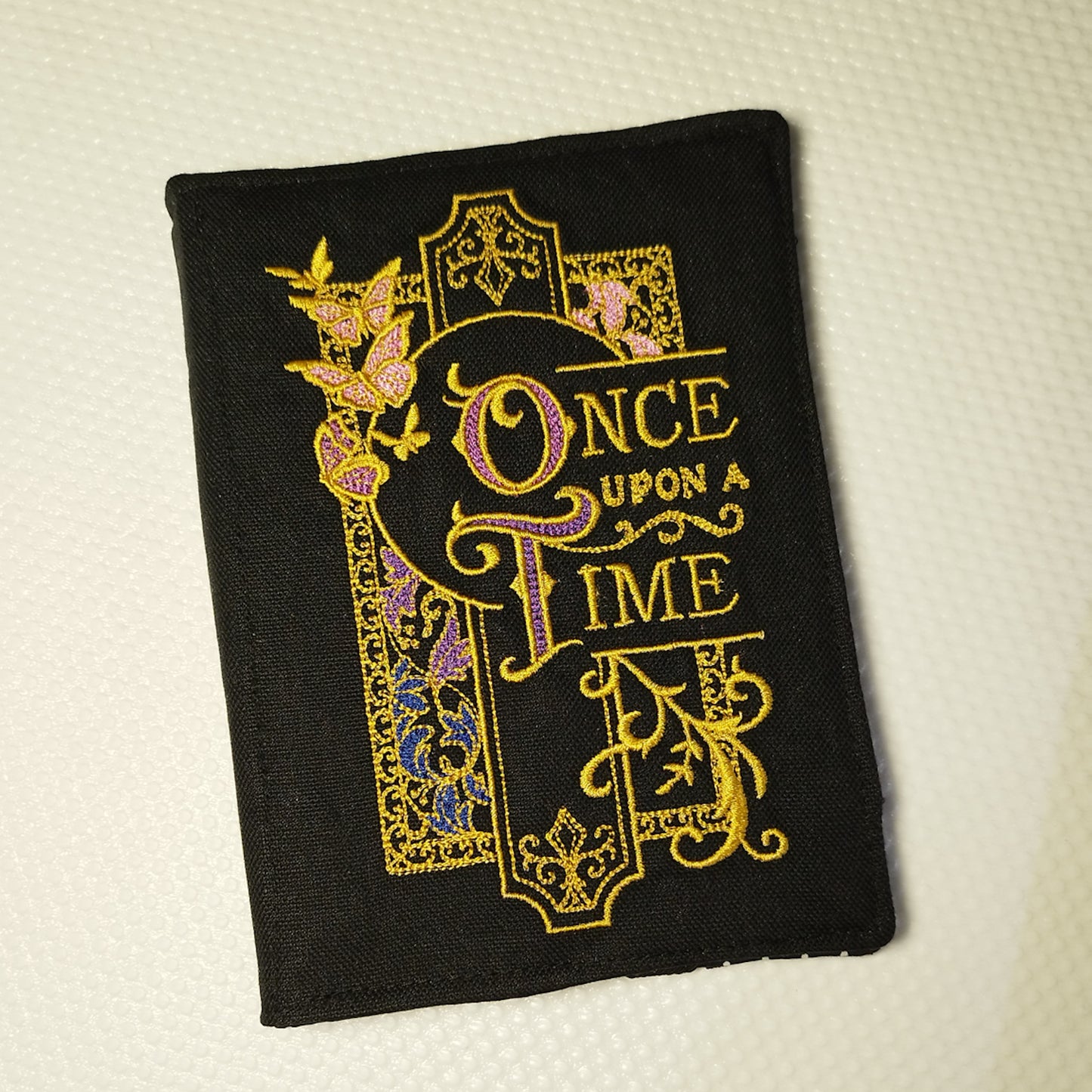 Custodia rigida per ebook reader Kindle e Kobo ricamata "Once Upon a Time"